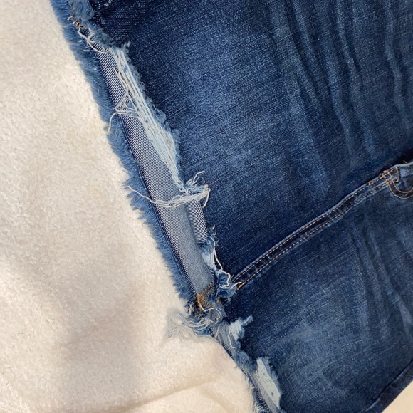 LIKE NEW AMERICAN EAGLE DARK BLUE DISTRESSED JEAN SKIRT - XS - EXTRA SMALL - 00 - Picture 11 of 11